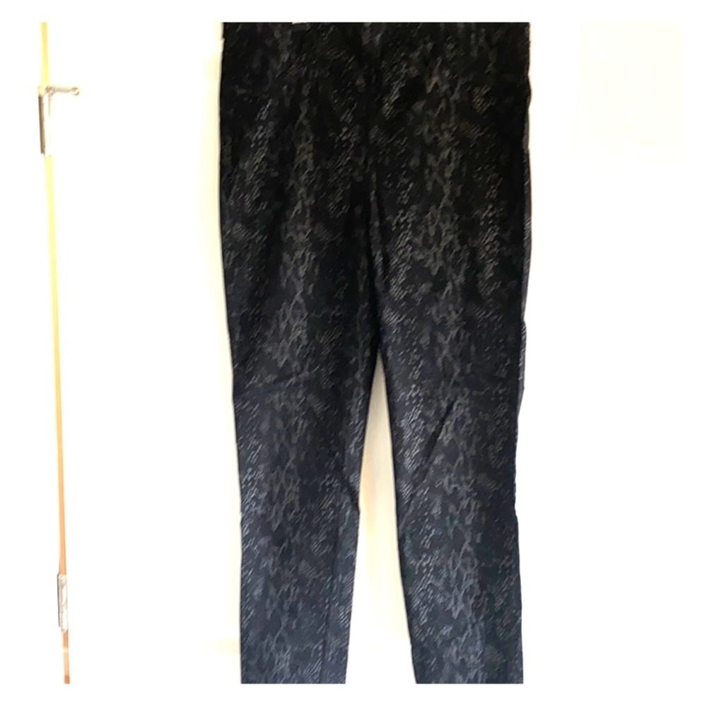 Pants in a slimming legging style.